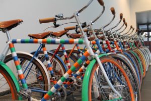 fietsen in vrolijke kleuren